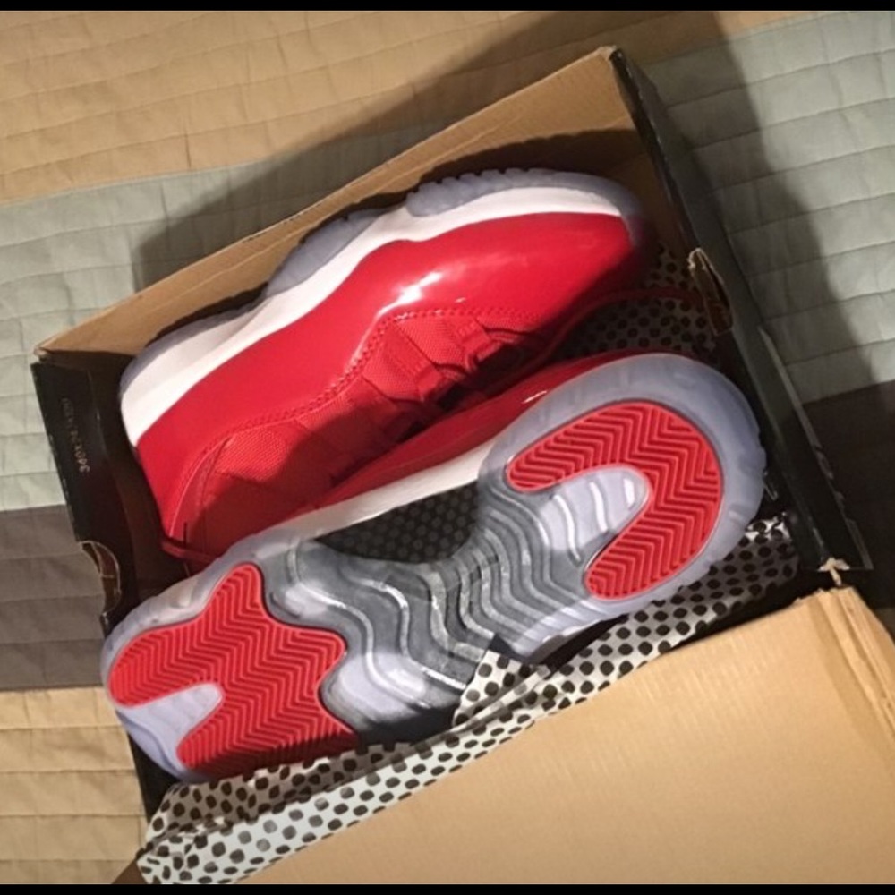 Jordan 11 - Picture 2 of 2
